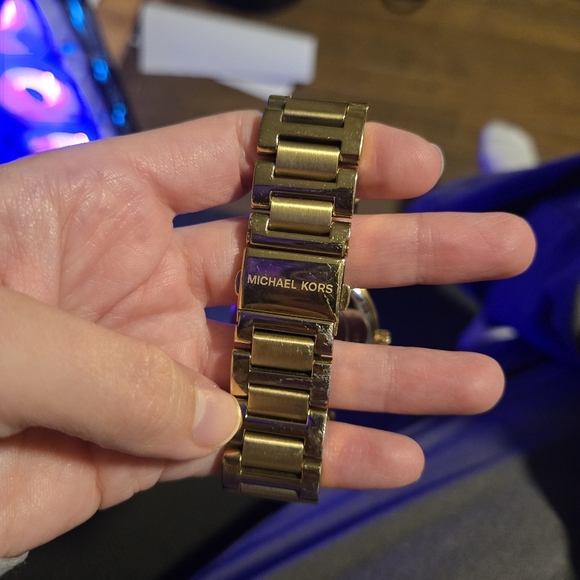 Michael Kors MK5867 Women's Stainless Steel Analog Gold Dial Watch BC879 - Picture 8 of 8